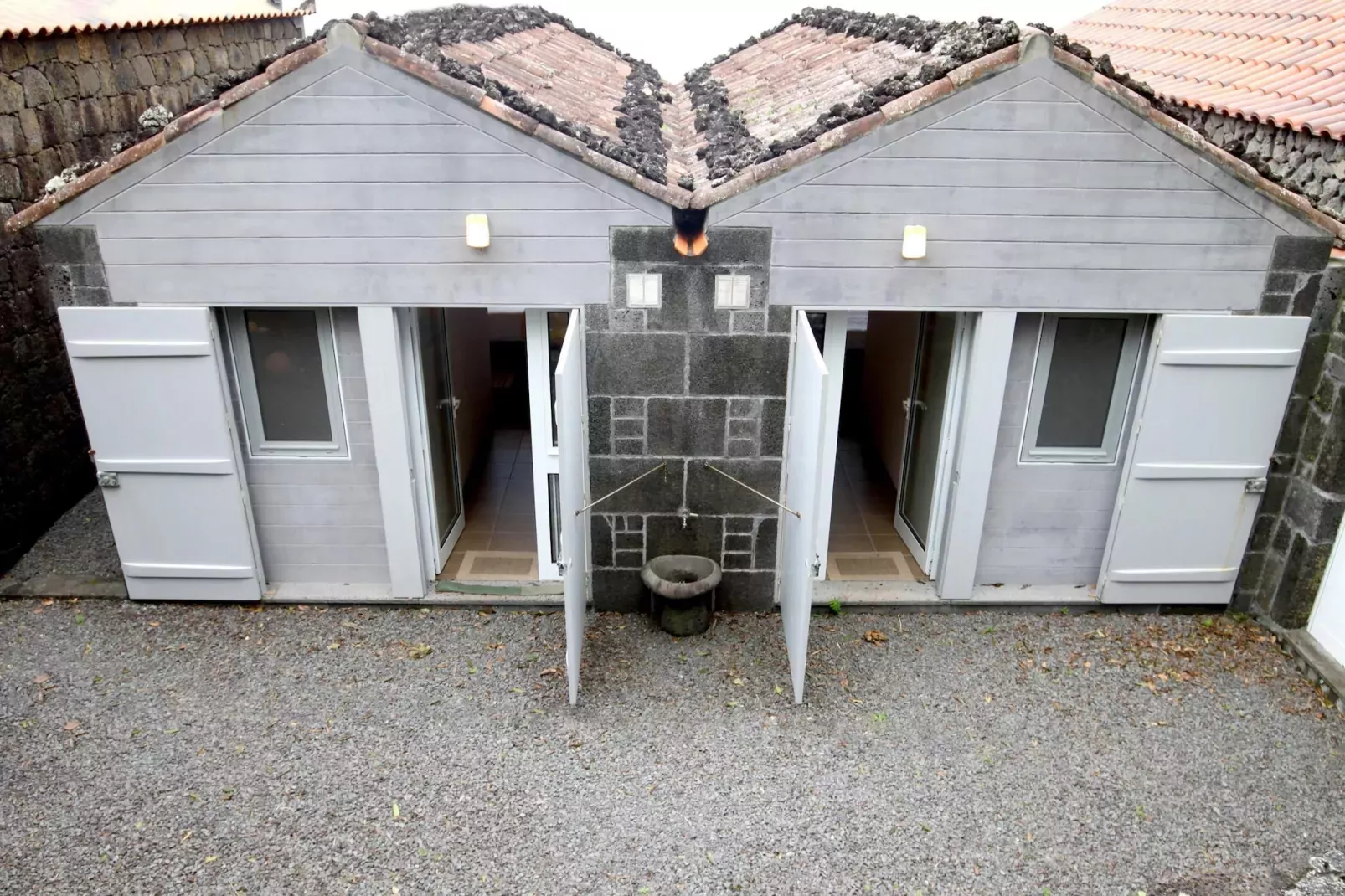 Small semi-detached holiday home in Santo Amaro-Exterior summer