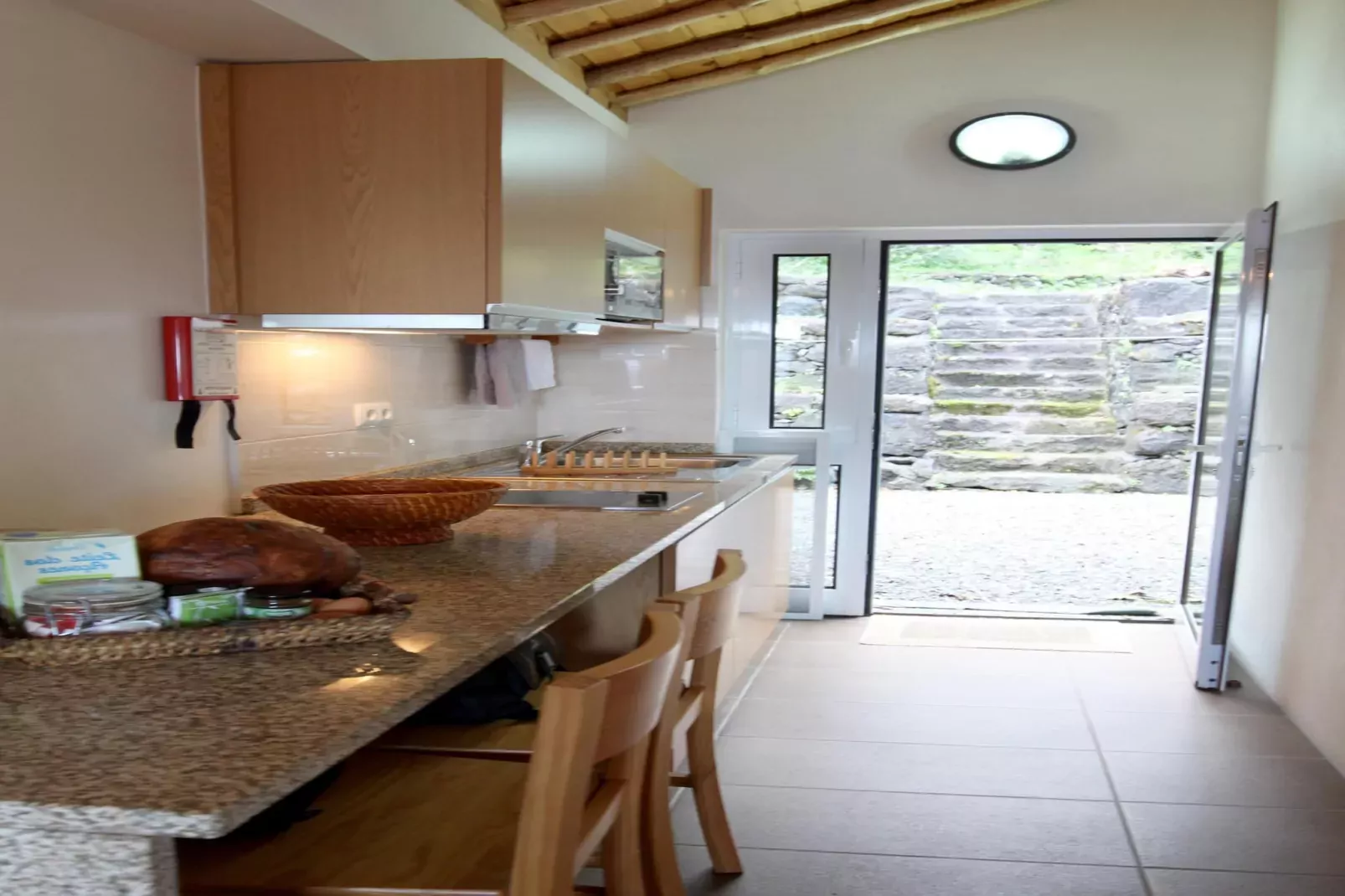 Small semi-detached holiday home in Santo Amaro-Kitchen