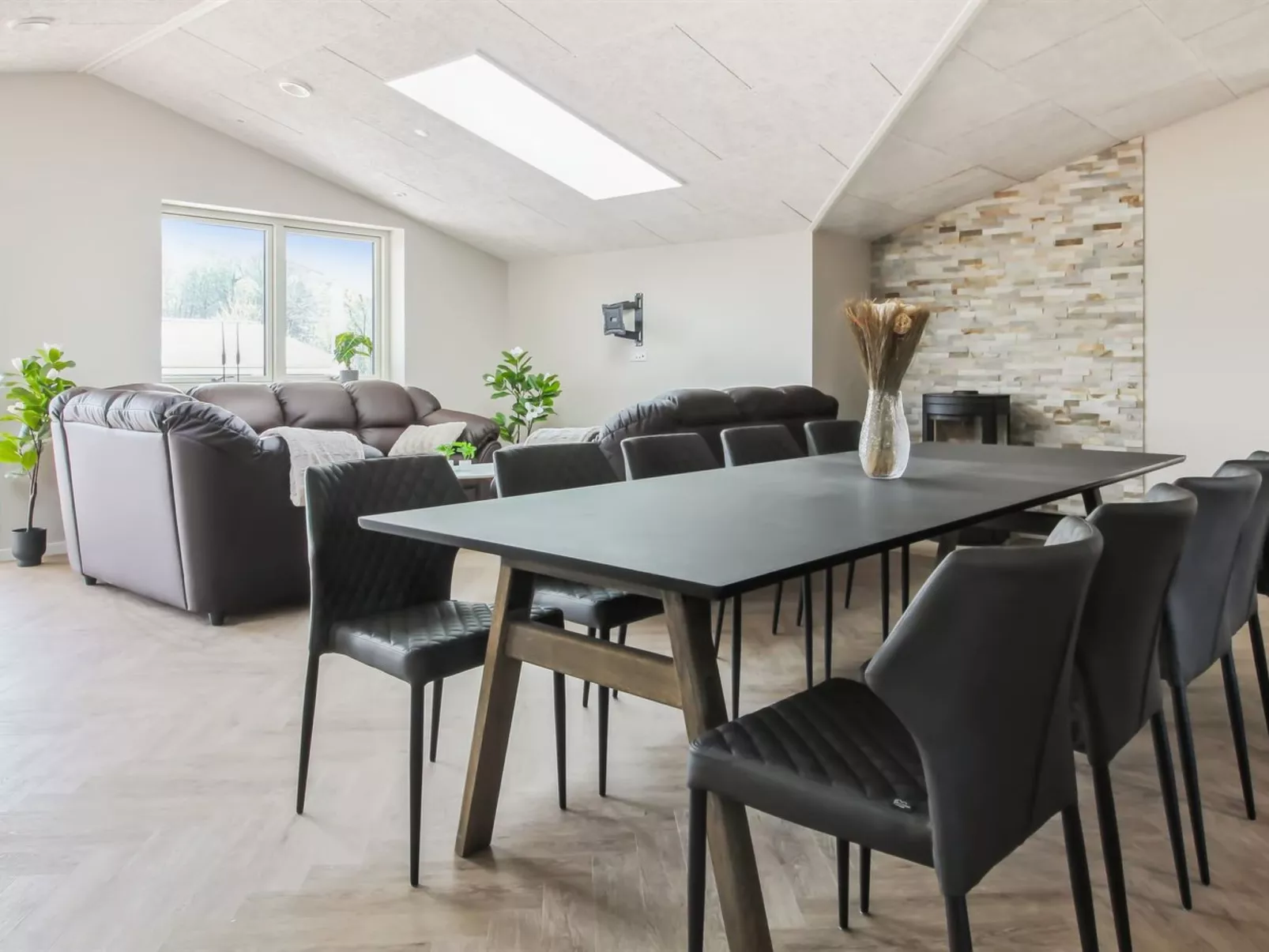 "Alvira" - 30km from the sea