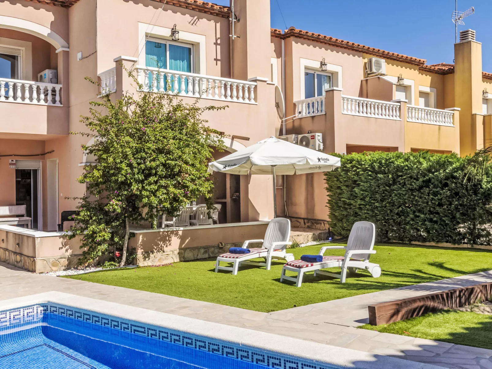 Villa Paraiso-Outside