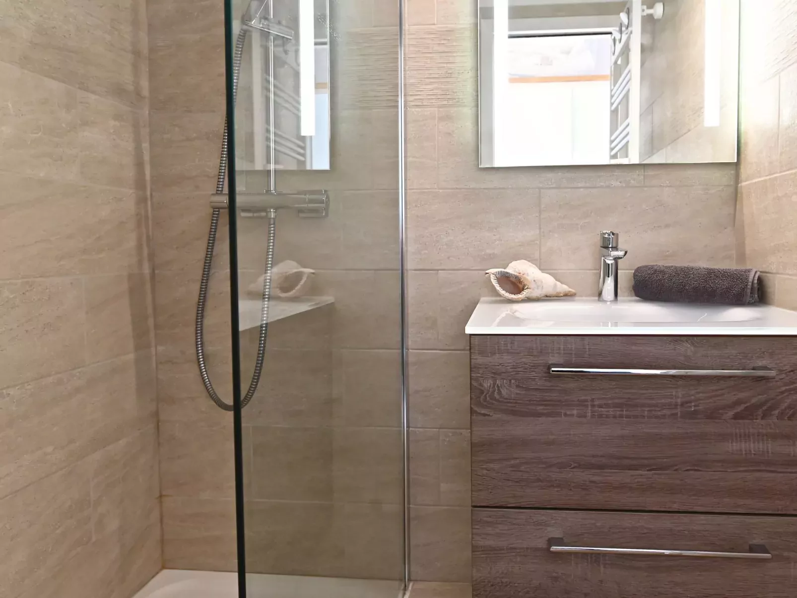 Le Village (C5 235)-Dedans