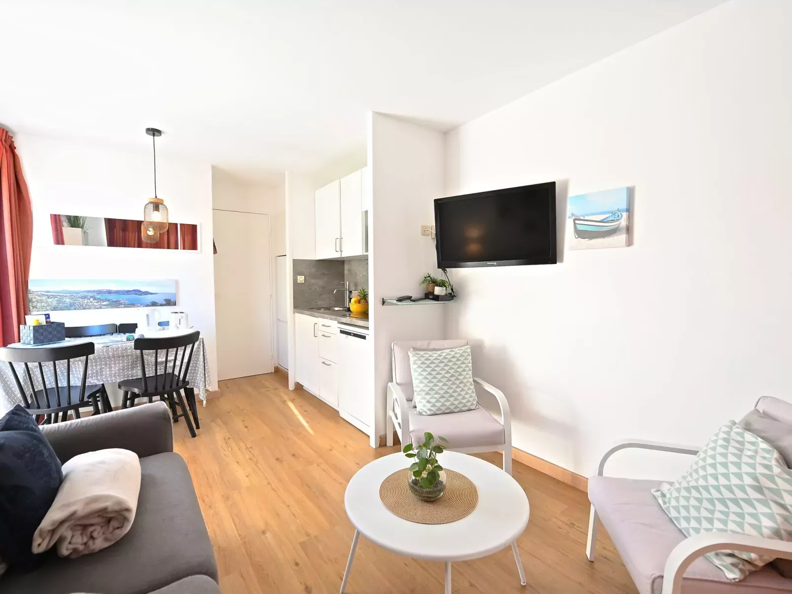 Le Village (C5 235)-Dedans