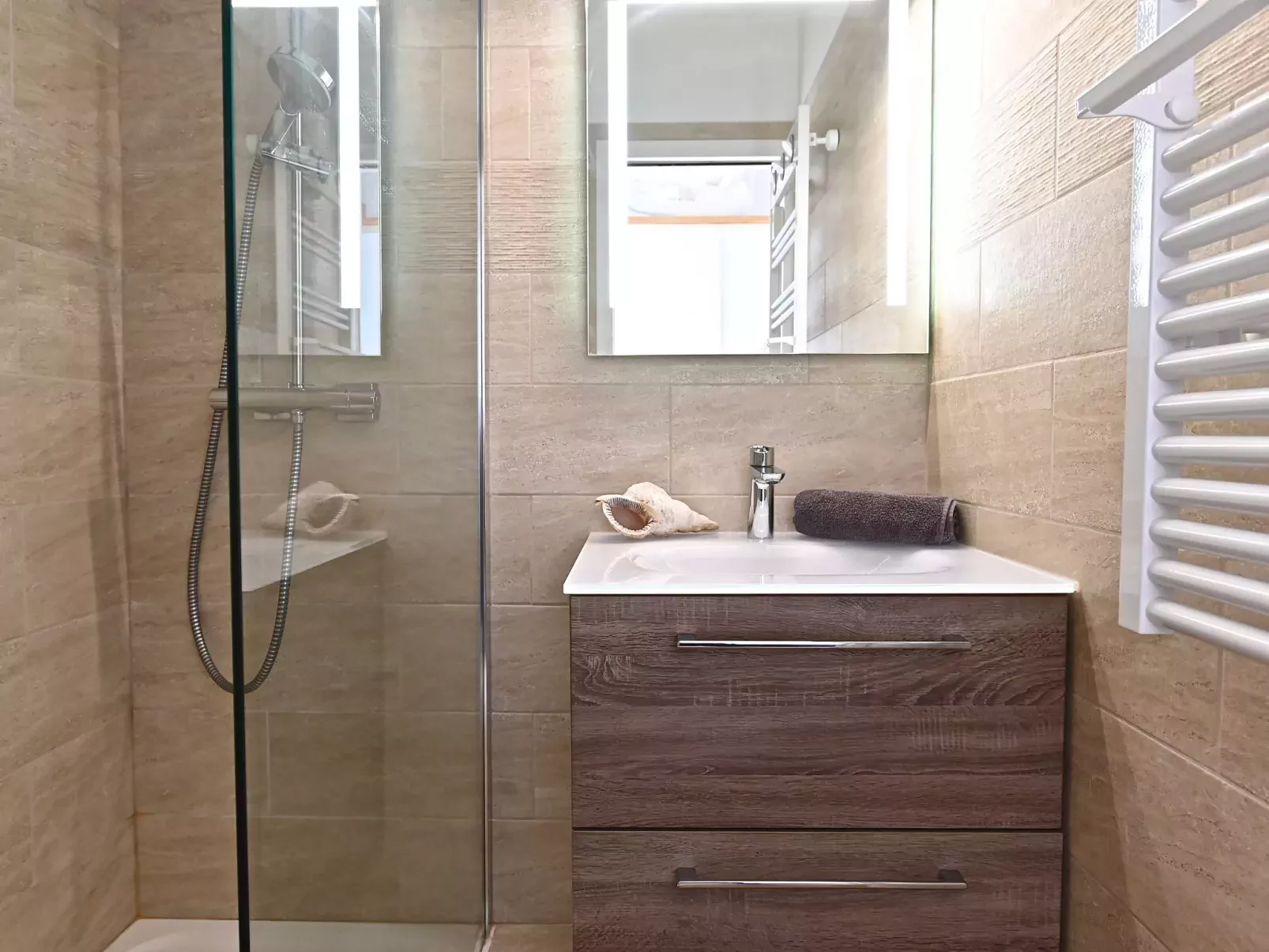 Le Village (C5 235)-Dedans