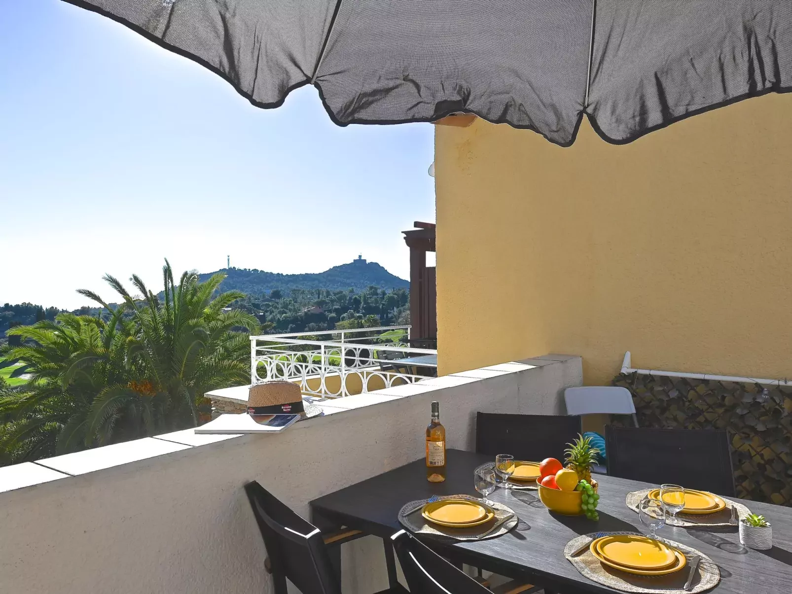 Le Village (C5 235)-Dehors