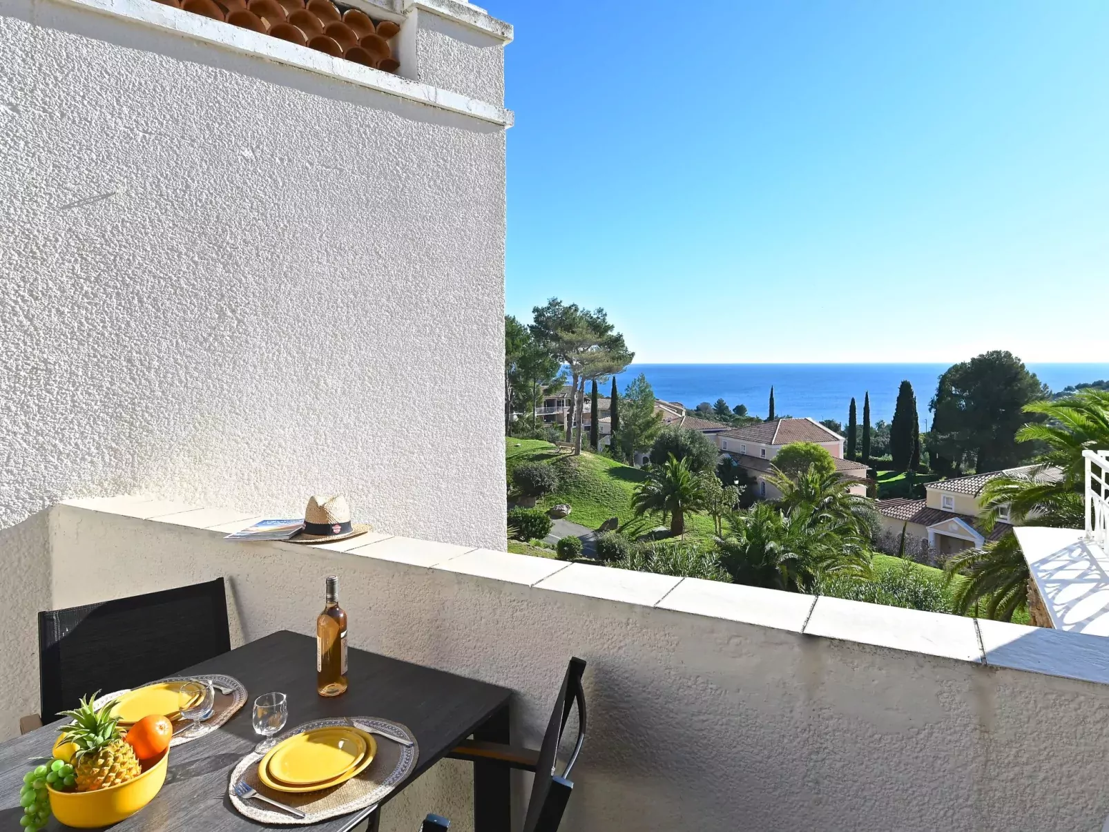 Le Village (C5 235)-Dehors