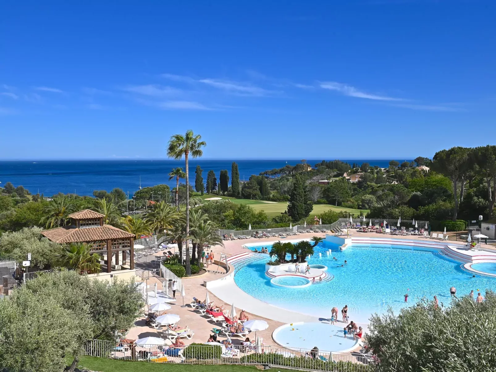 Le Village (C5 235)-Dehors