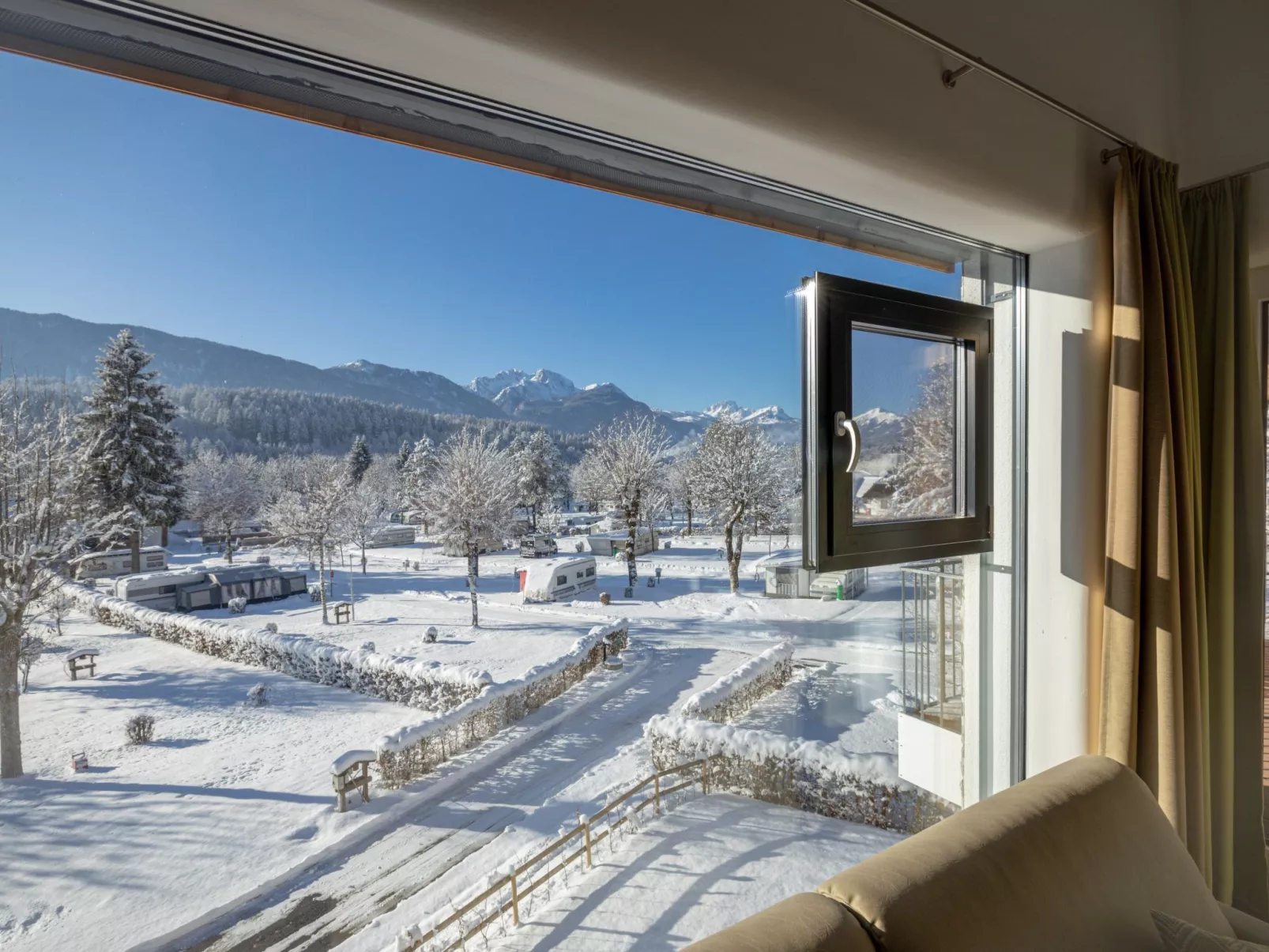 Alpin Apartment 4+2-Draußen