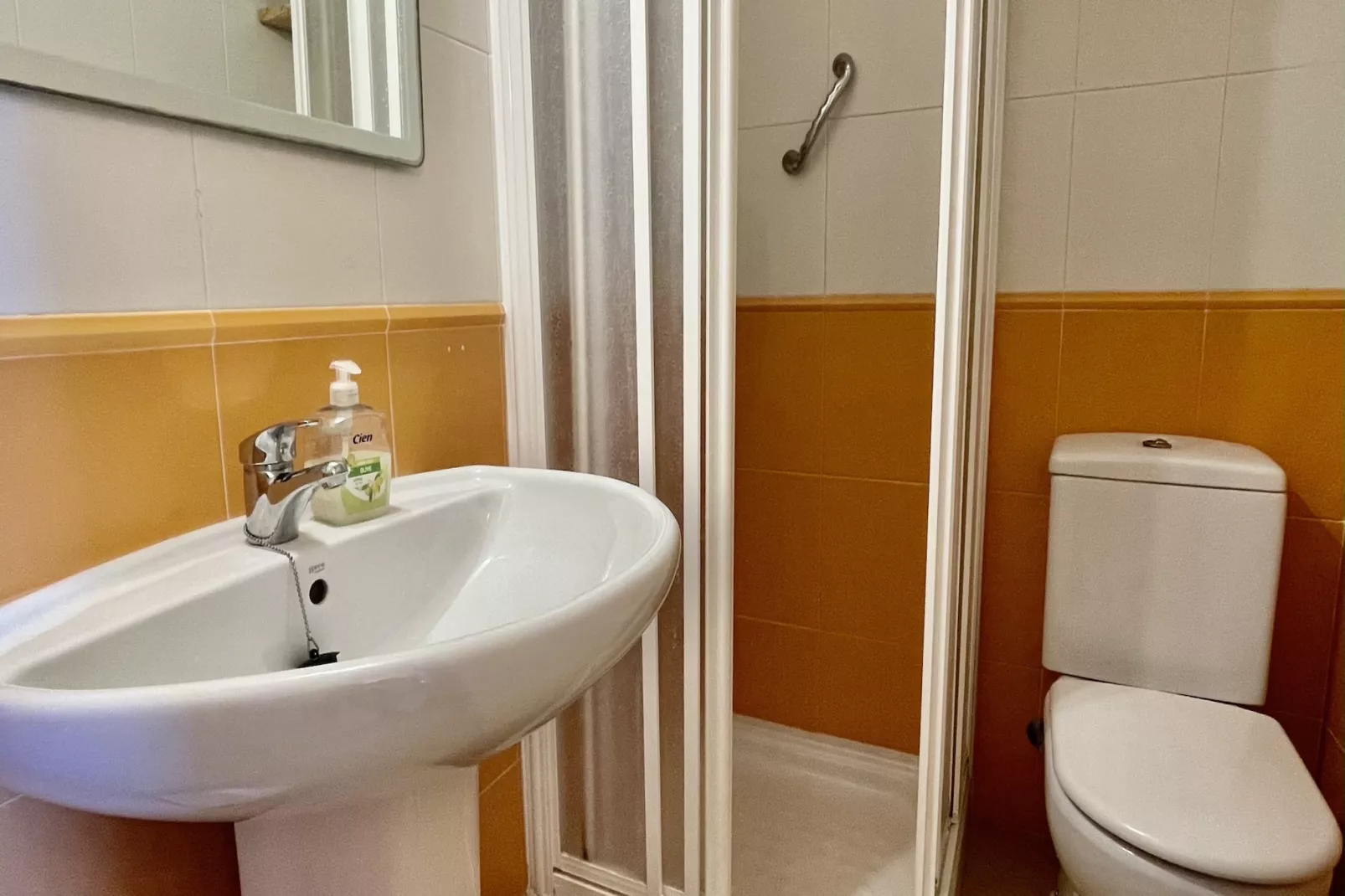 RIELLS BLAU C302-Bathroom