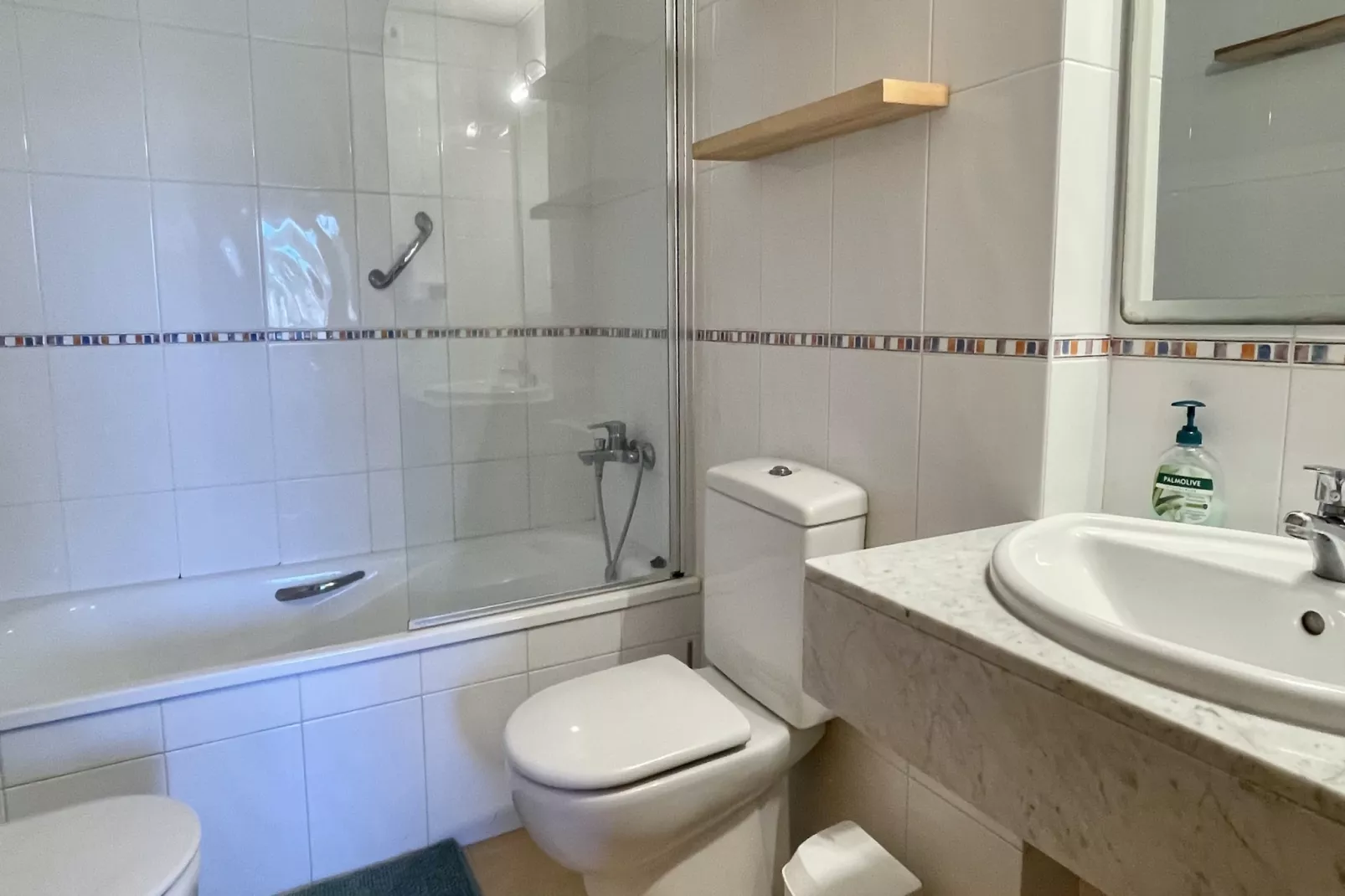 RIELLS BLAU C302-Bathroom