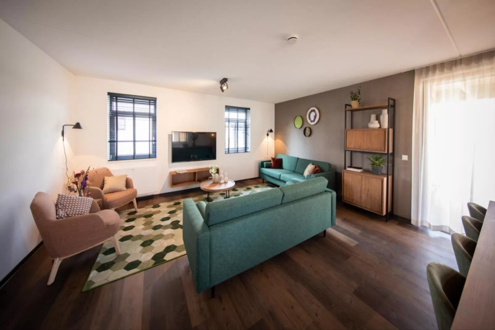 Premium Water 8p-Living room