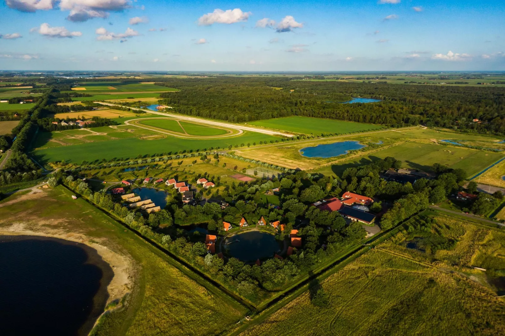 Vakantiepark Eigen Wijze 10-Areas summer 1km