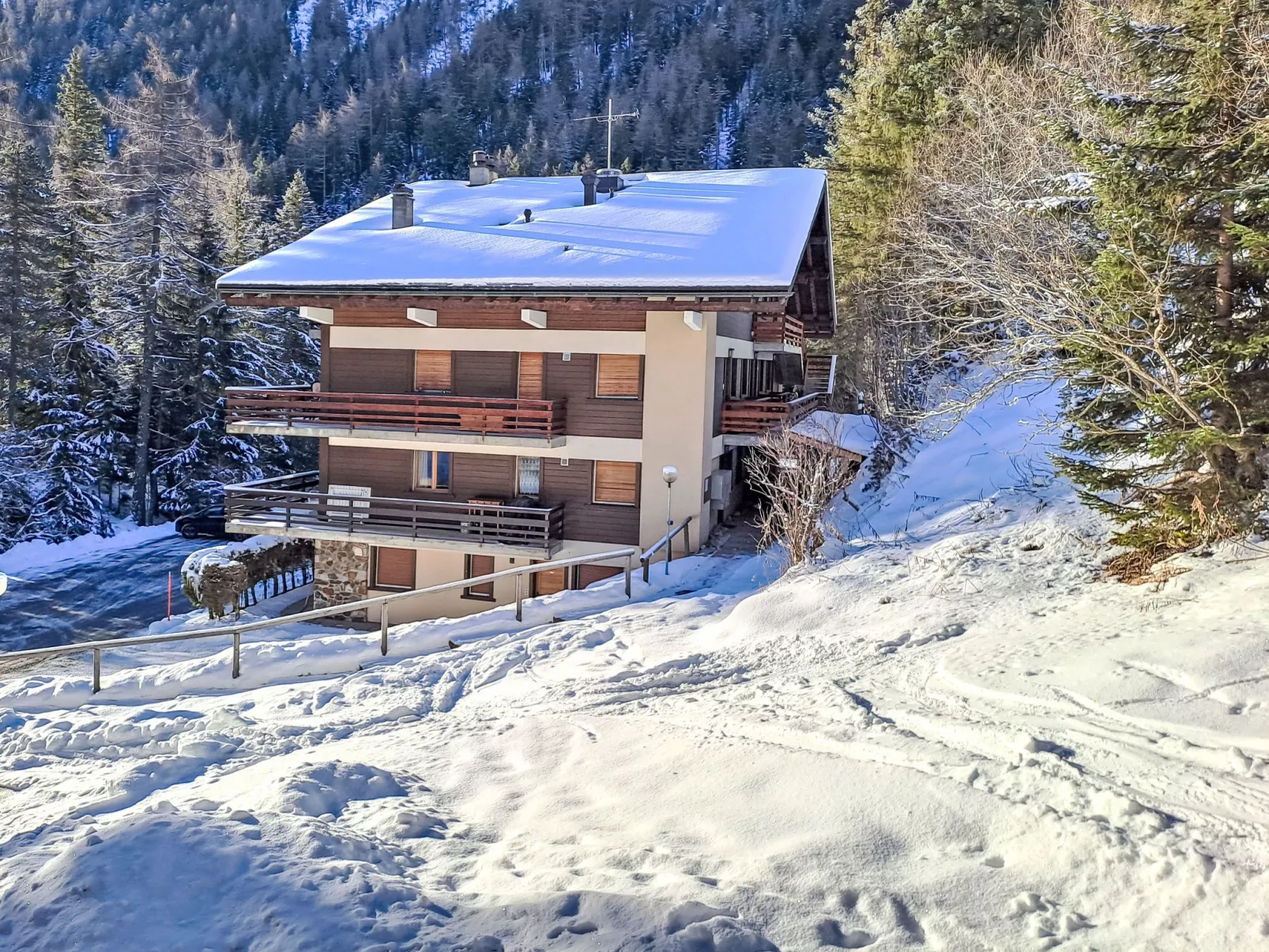 Arolla R01-Outside