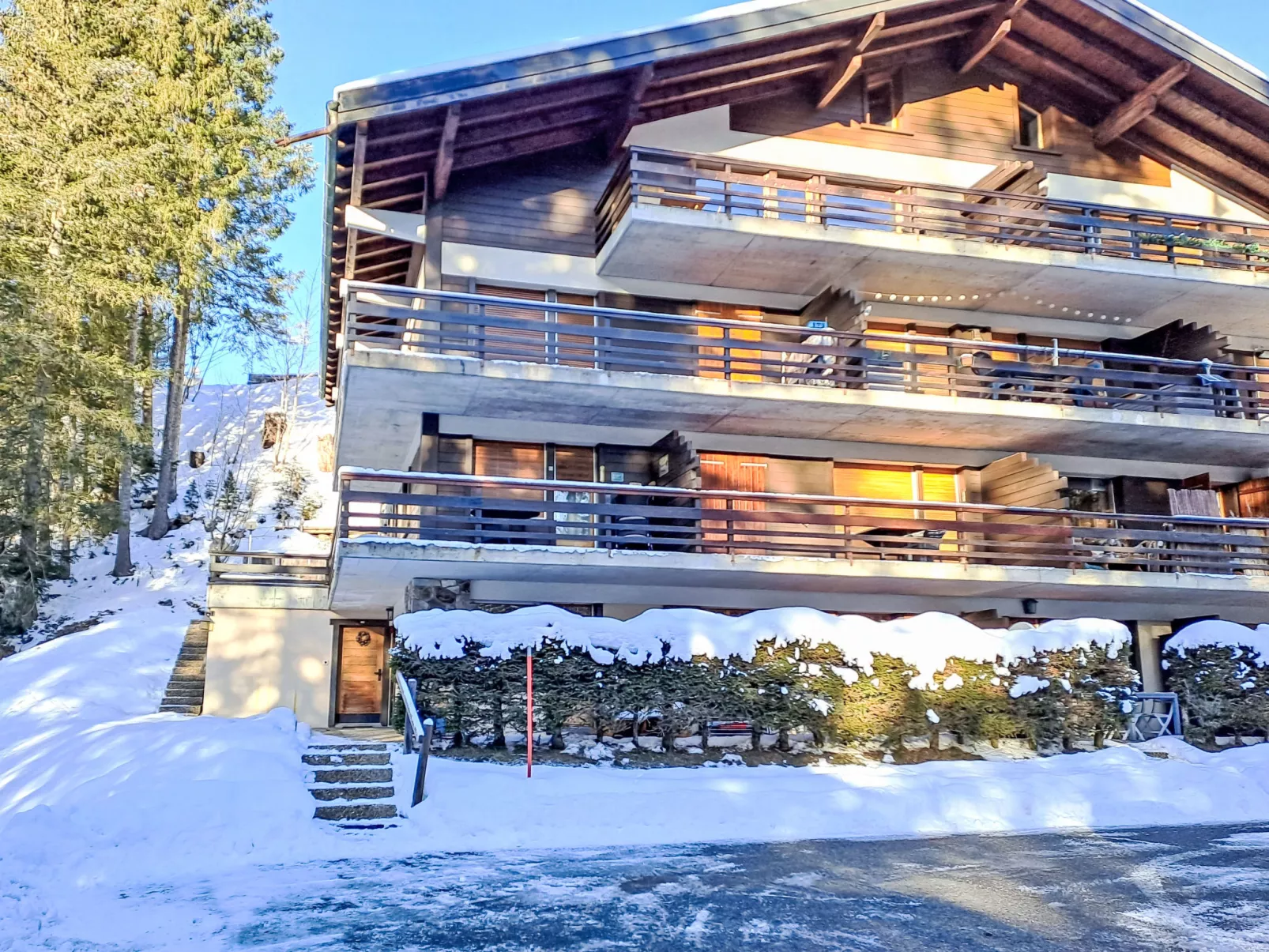 Arolla R01-Outside