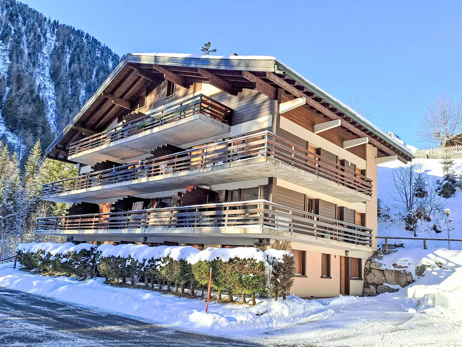 Arolla R01-Outside