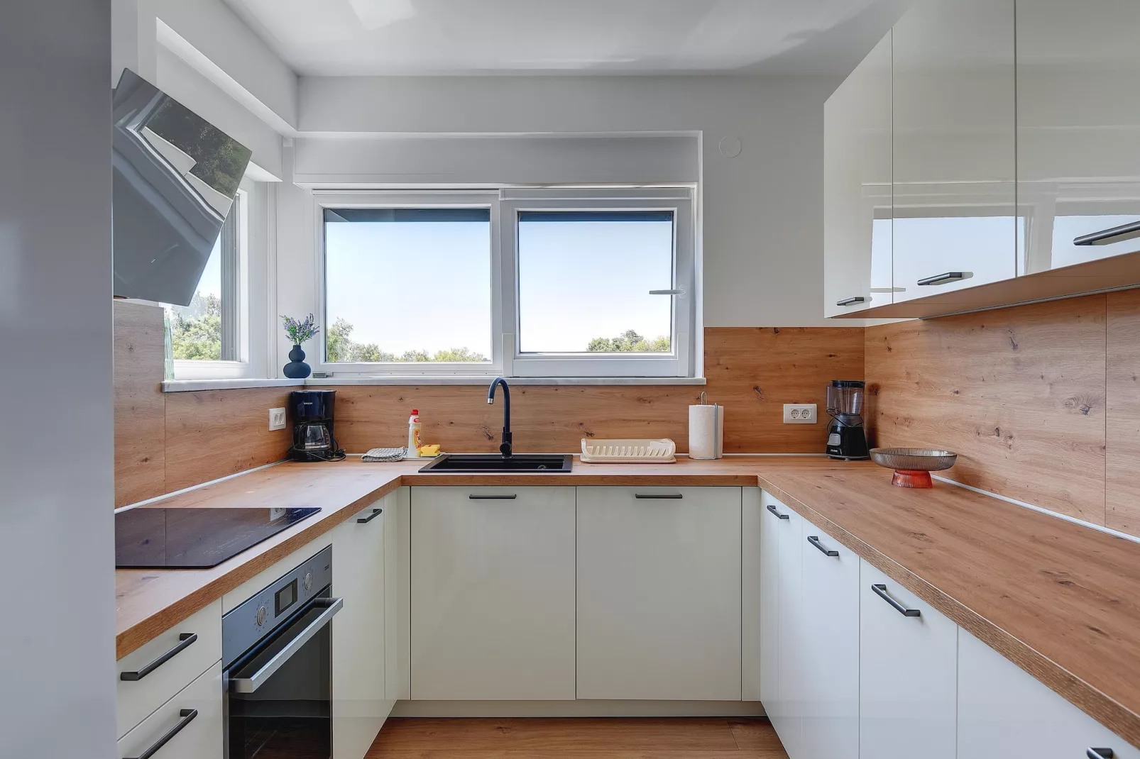 Cube Box House - Angelini-Kitchen