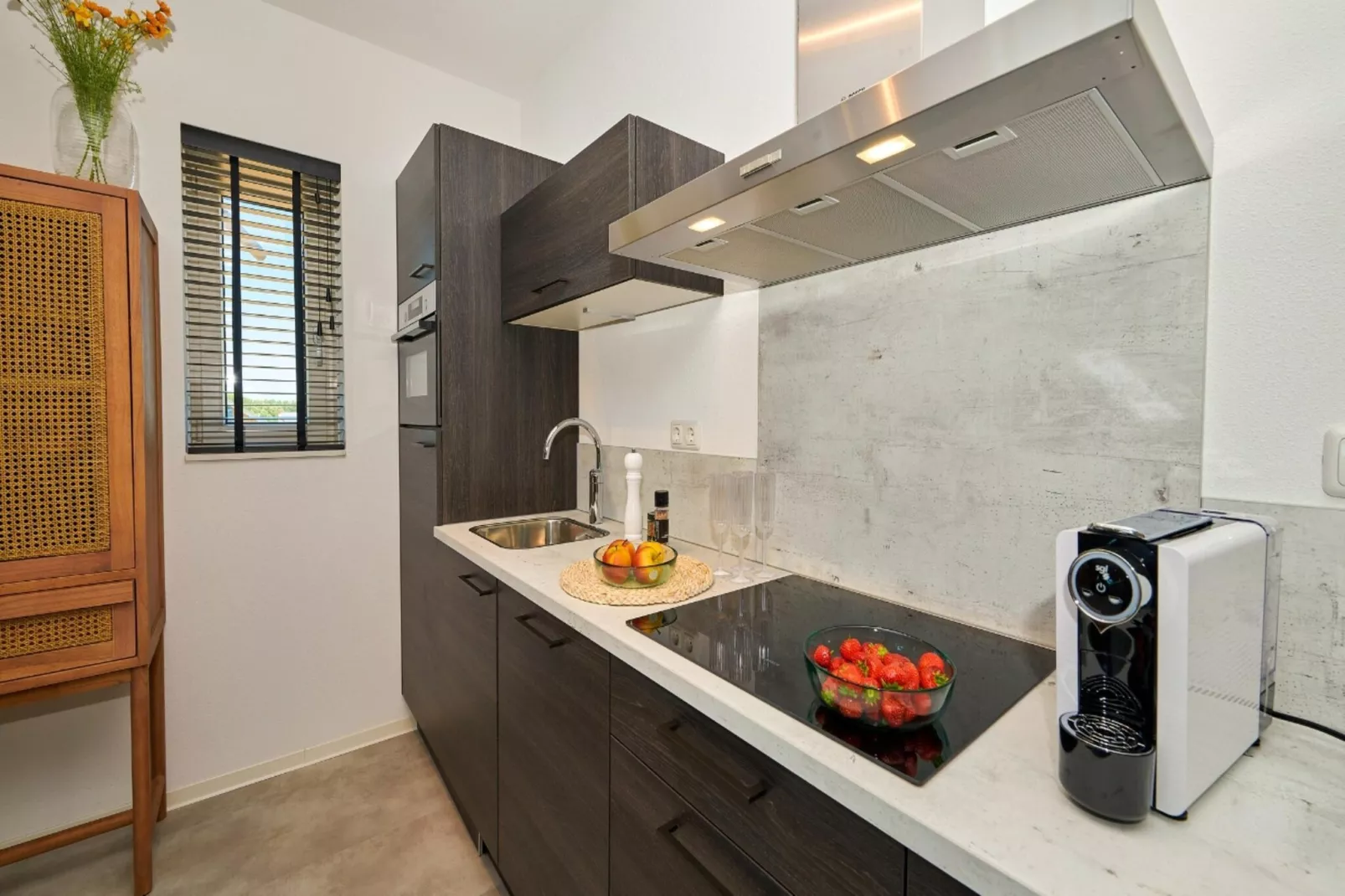 Panorama Lake View Apartment 6p-Kitchen