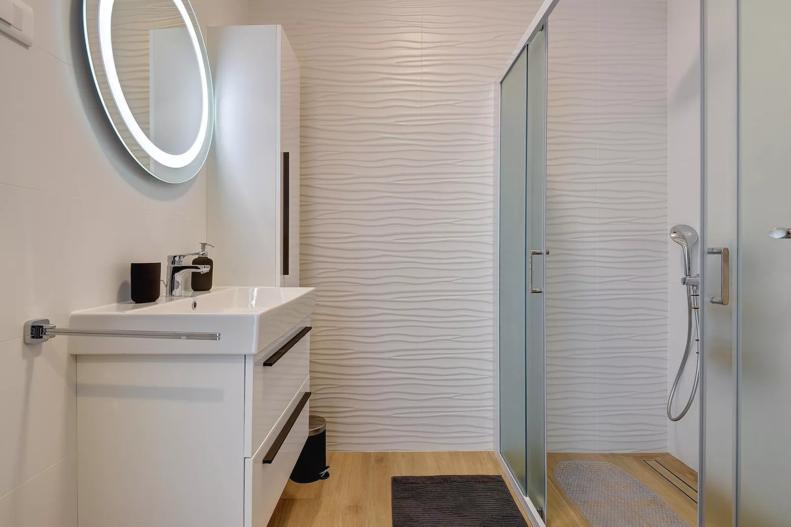 Cube Box House - Angelini-Bathroom