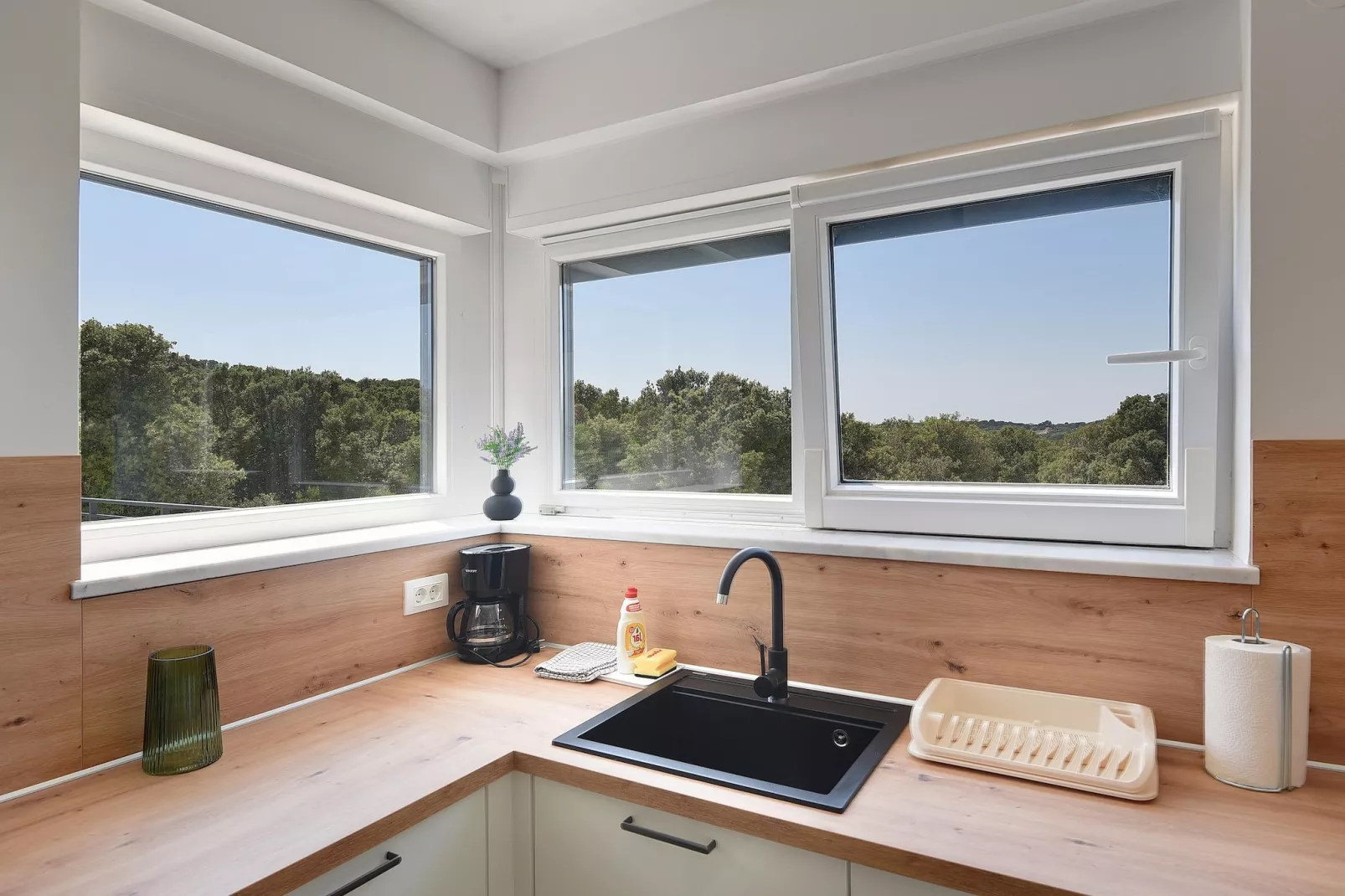 Cube Box House - Angelini-Kitchen