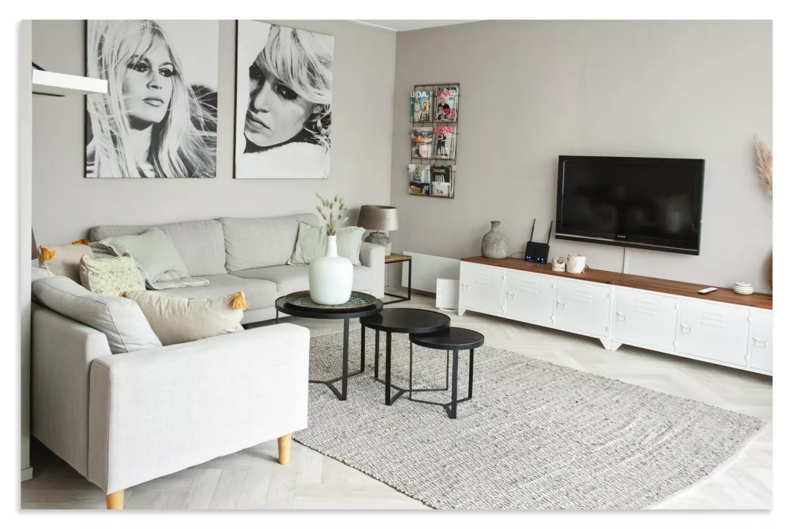 Famous-Living room