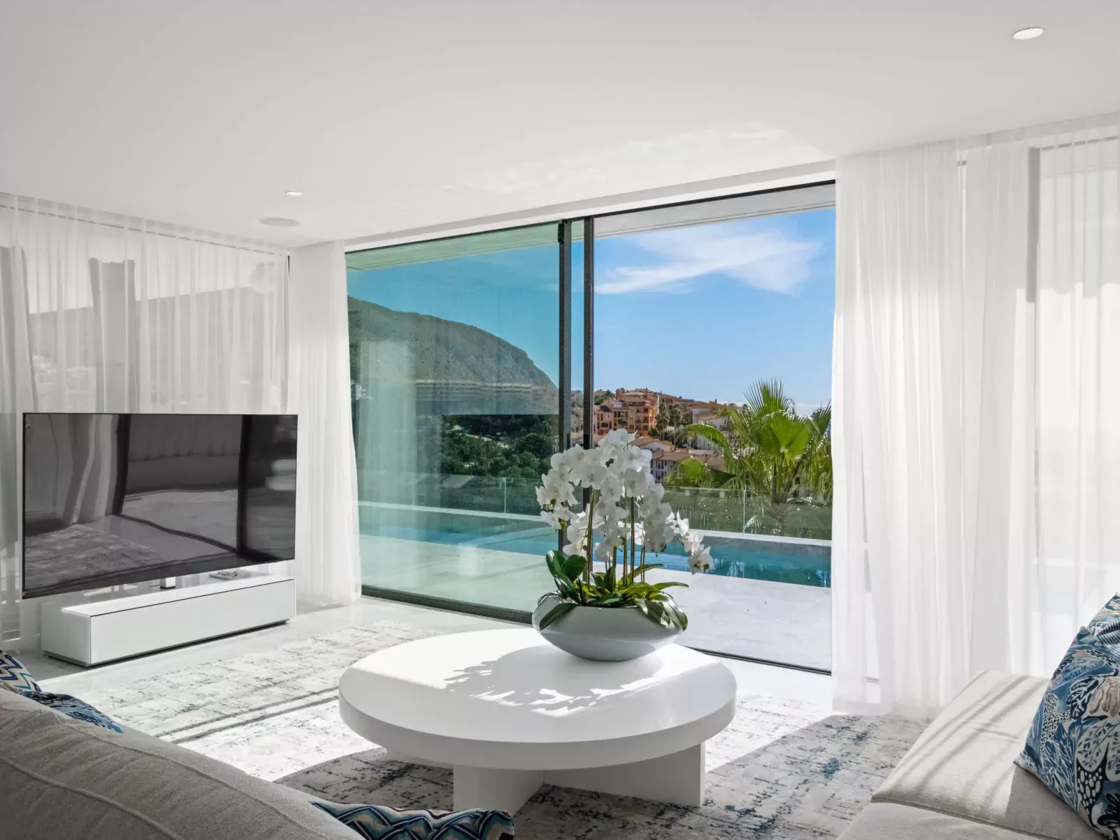 Panorama Bay-Inside