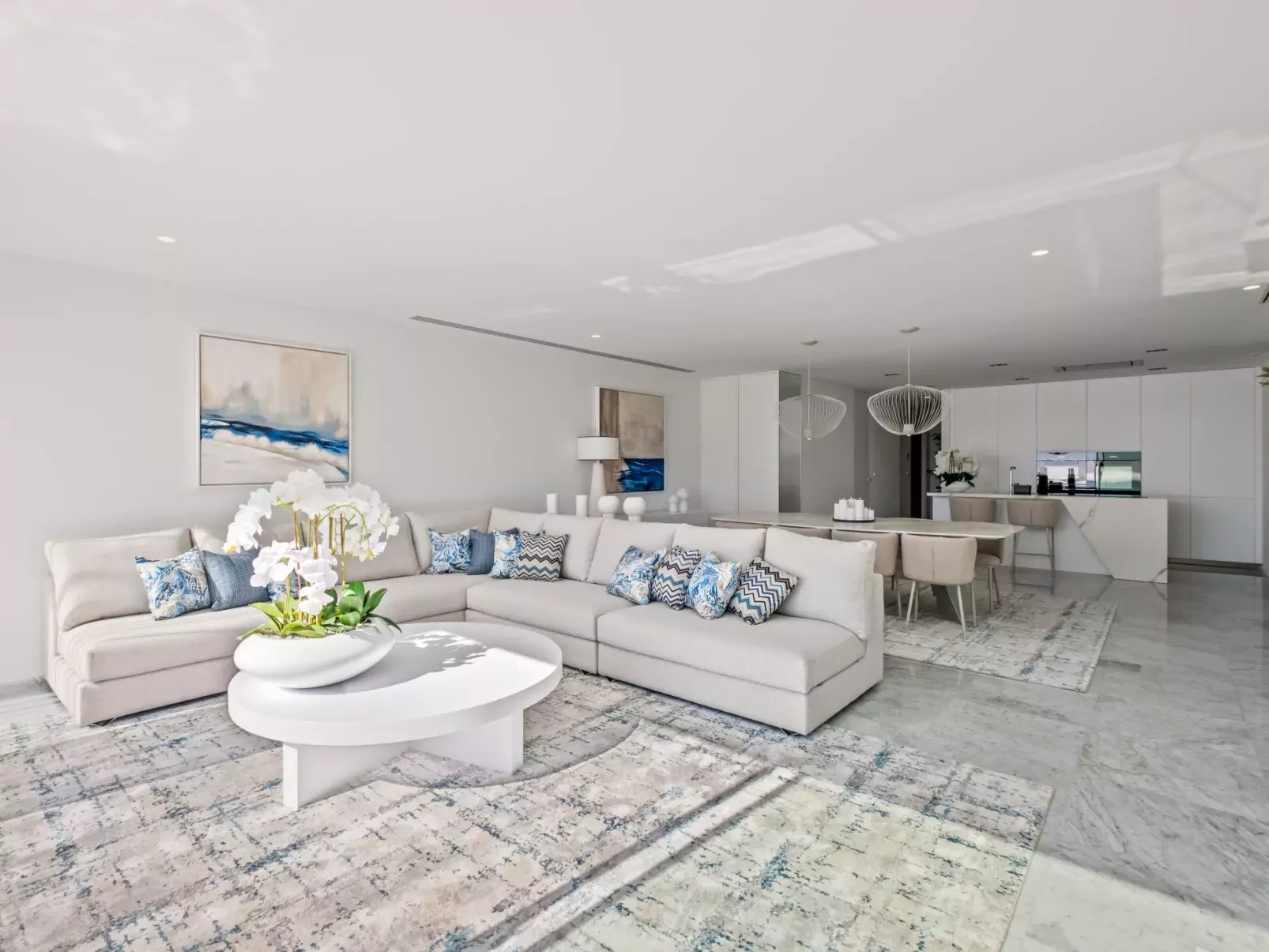 Panorama Bay-Inside