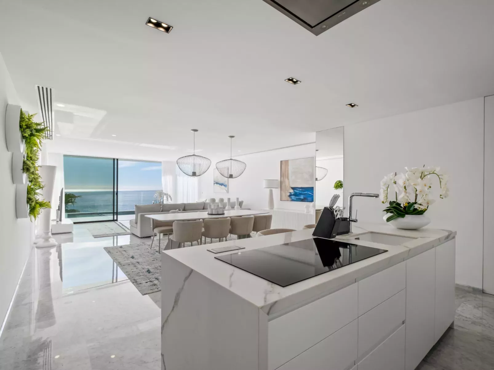 Panorama Bay-Inside