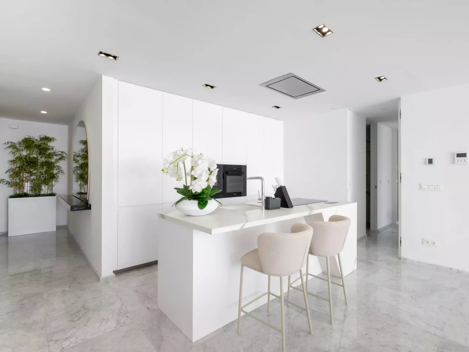 Panorama Bay-Inside
