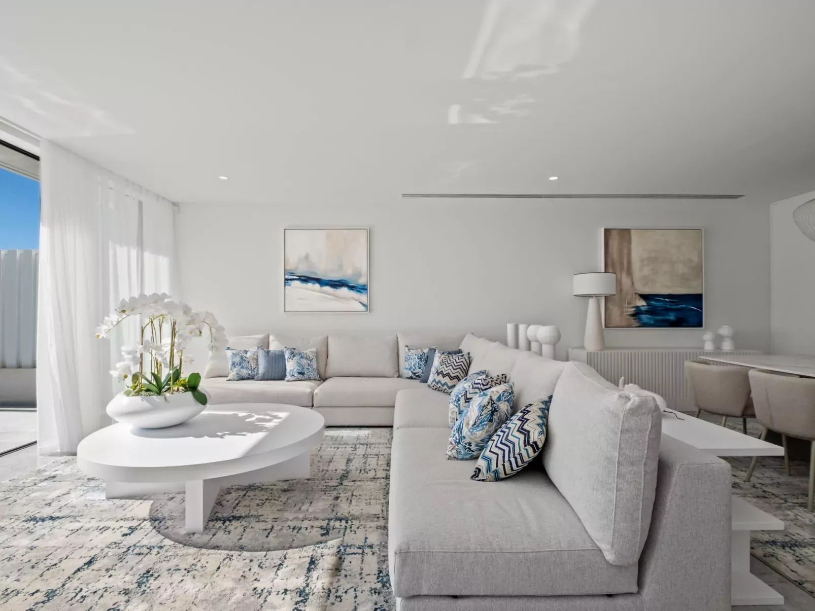 Panorama Bay-Inside