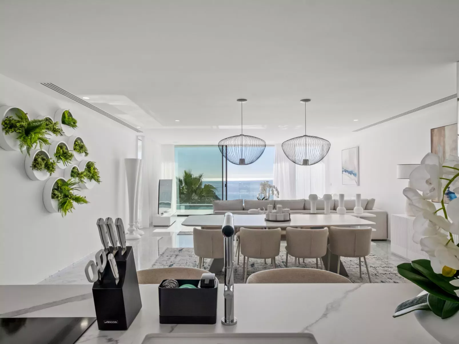 Panorama Bay-Inside