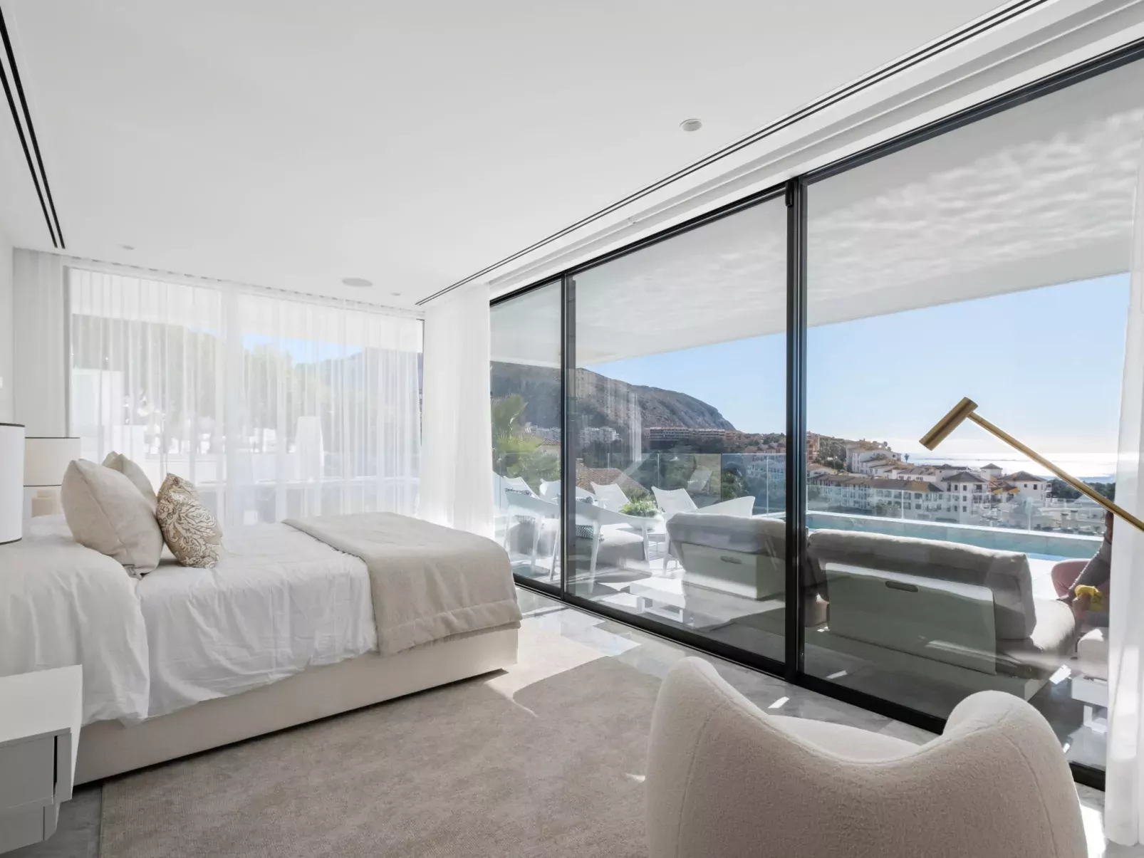 Panorama Bay-Inside