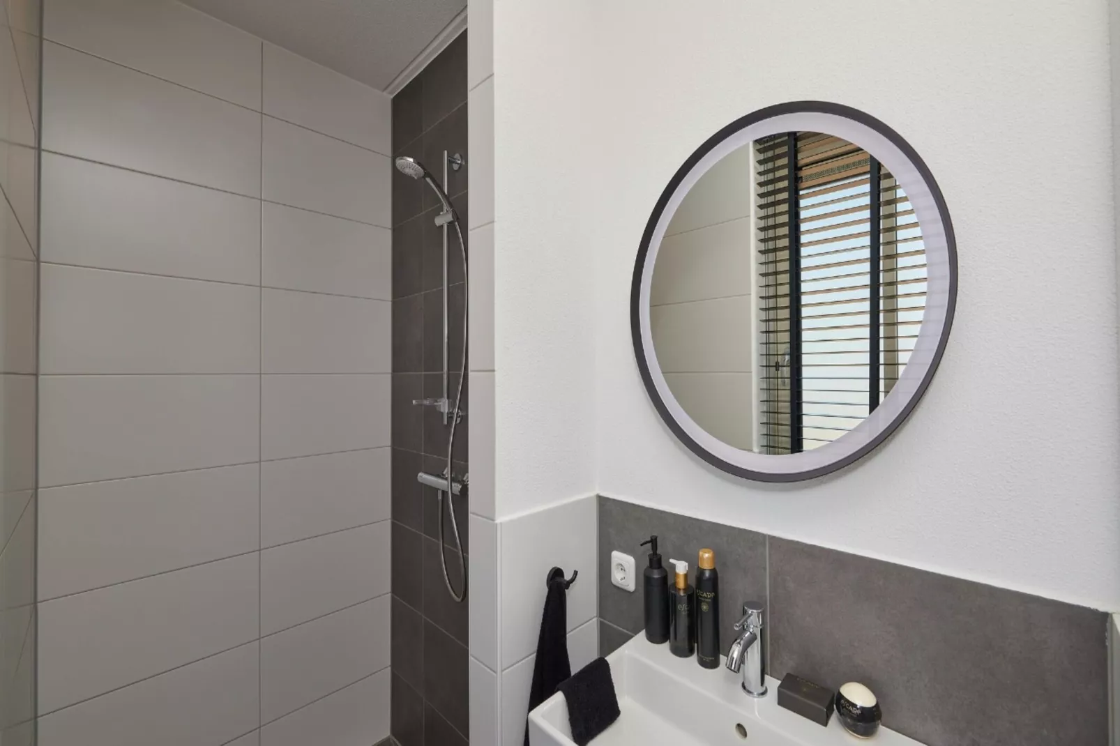 Panorama Lake View Apartment 6p-Bathroom