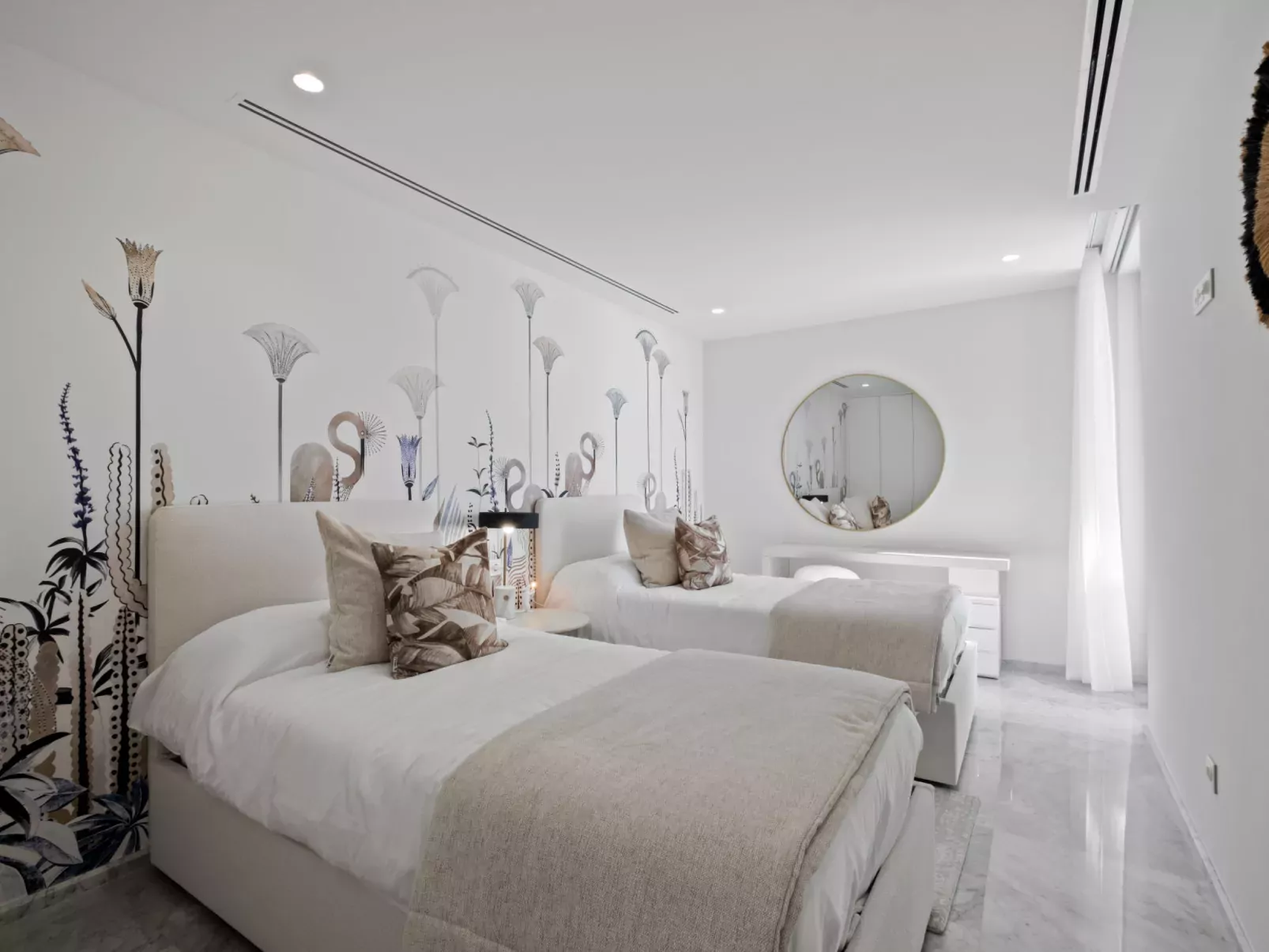 Panorama Bay-Inside