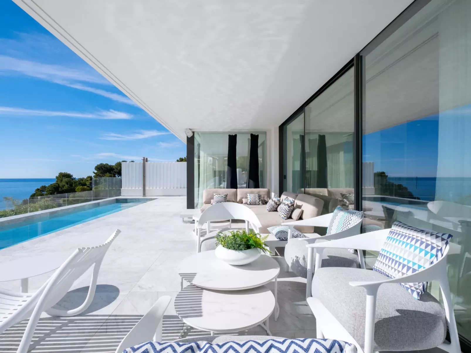 Panorama Bay-Outside