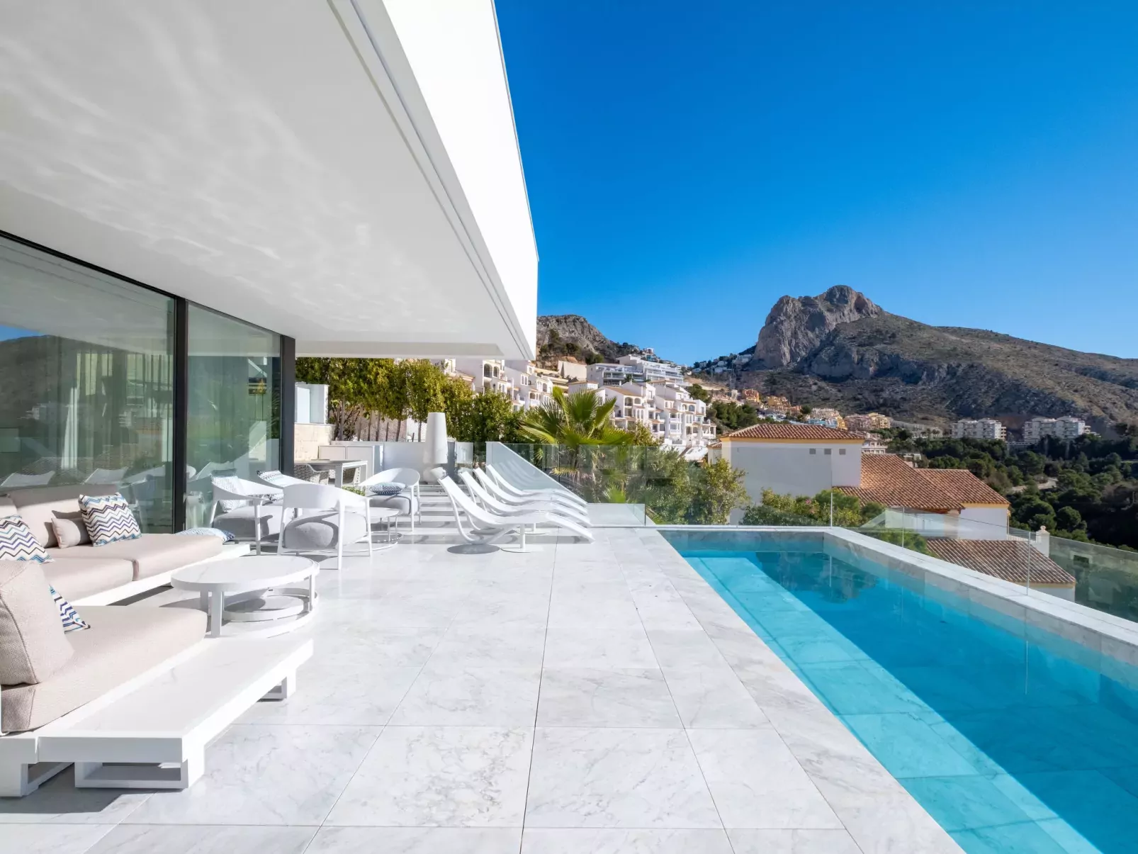 Panorama Bay-Outside