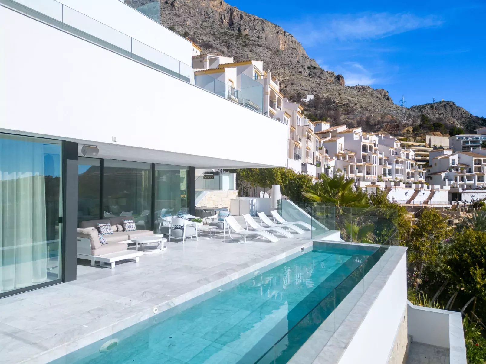 Panorama Bay-Outside