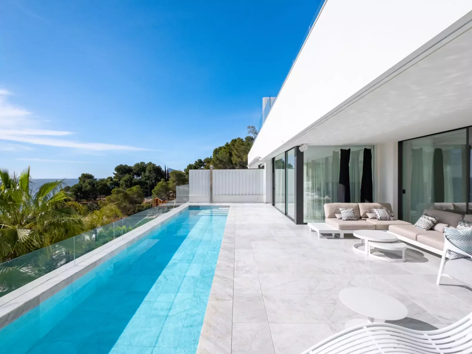 Panorama Bay-Outside