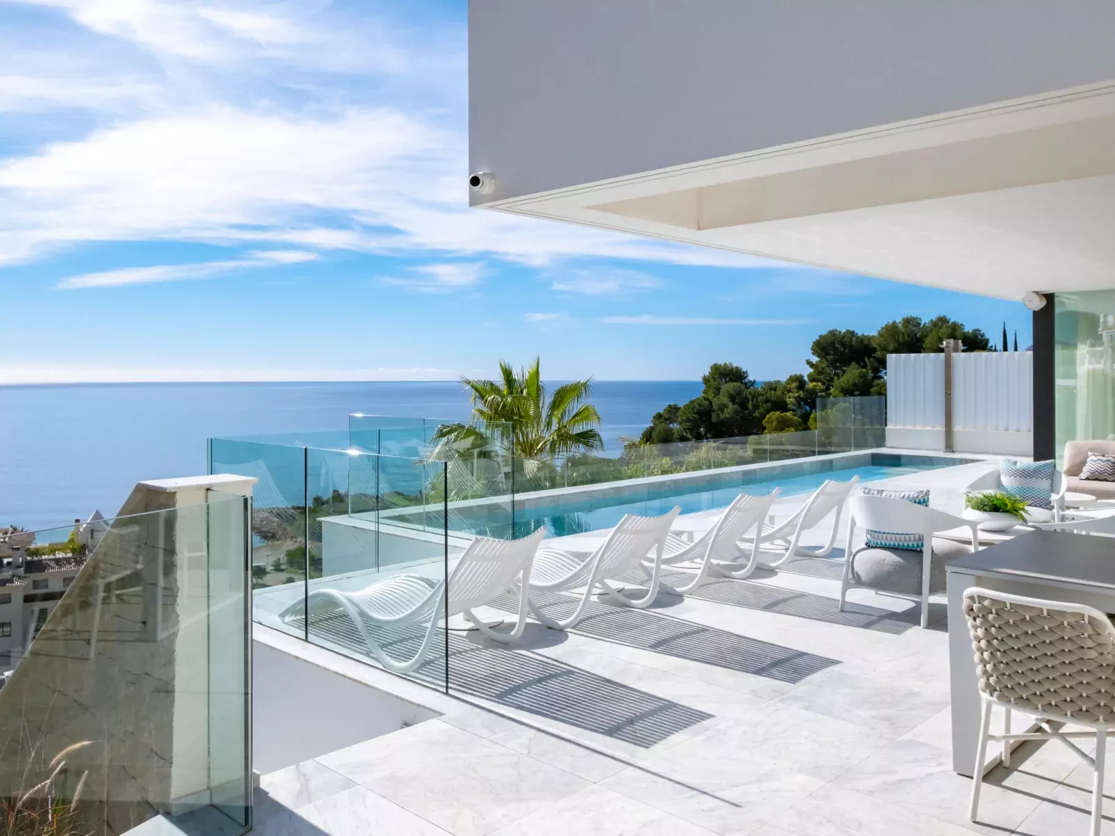 Panorama Bay-Outside
