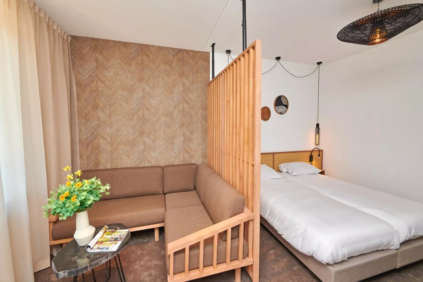 Lake View Hotel Room 2p-Bedroom