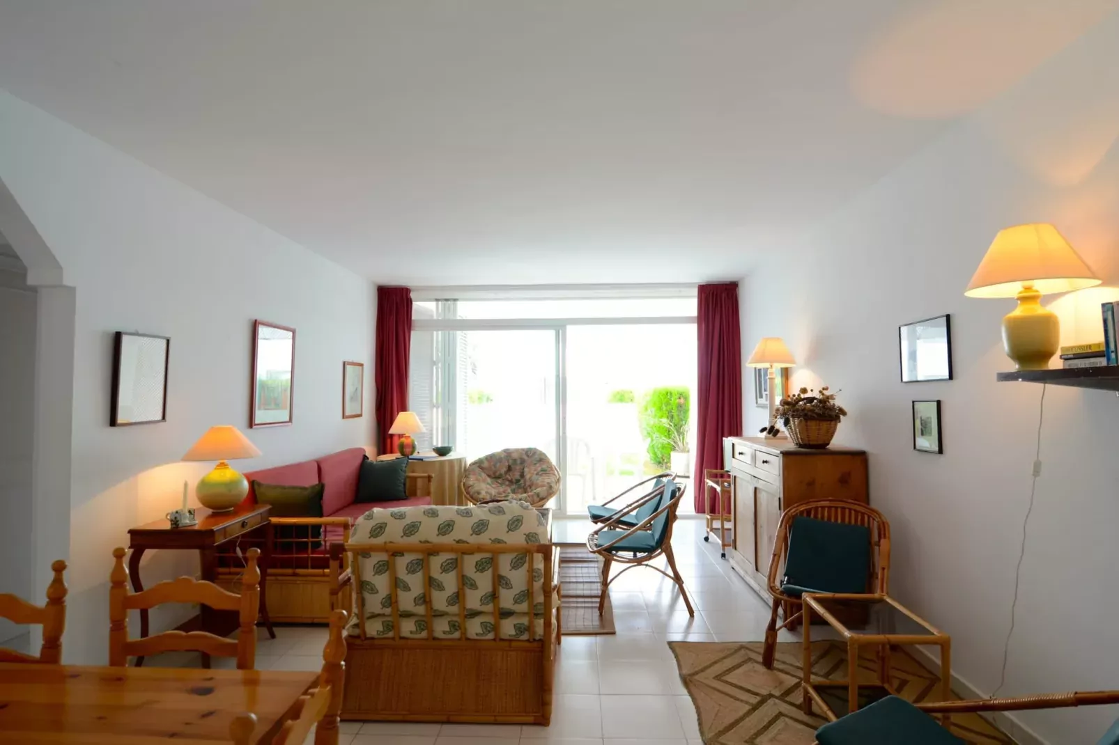 GREEN CLUB B 104-Living room