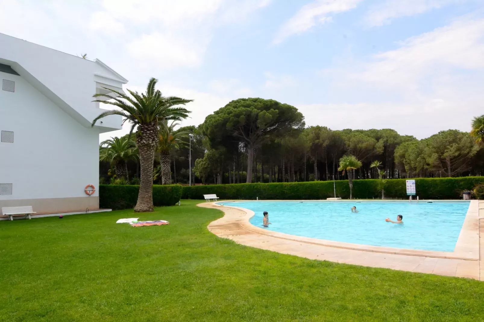 GREEN CLUB B 104-Pool
