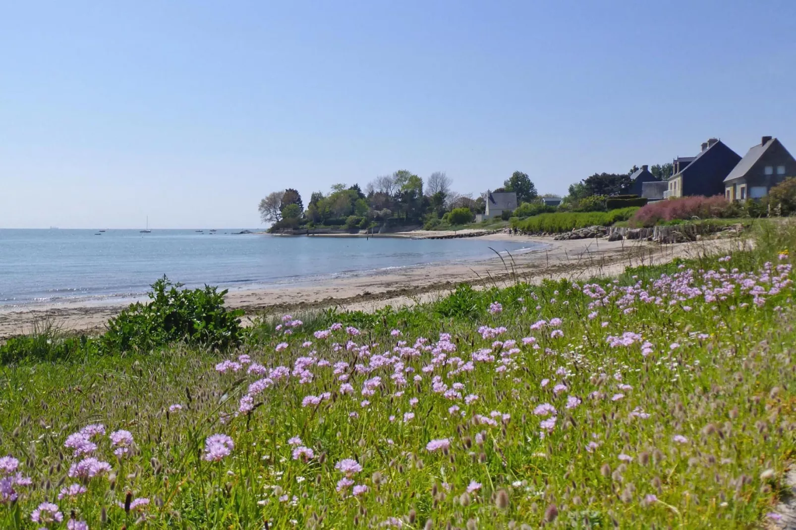 Semi-detached house Brucheville-Areas summer 5km