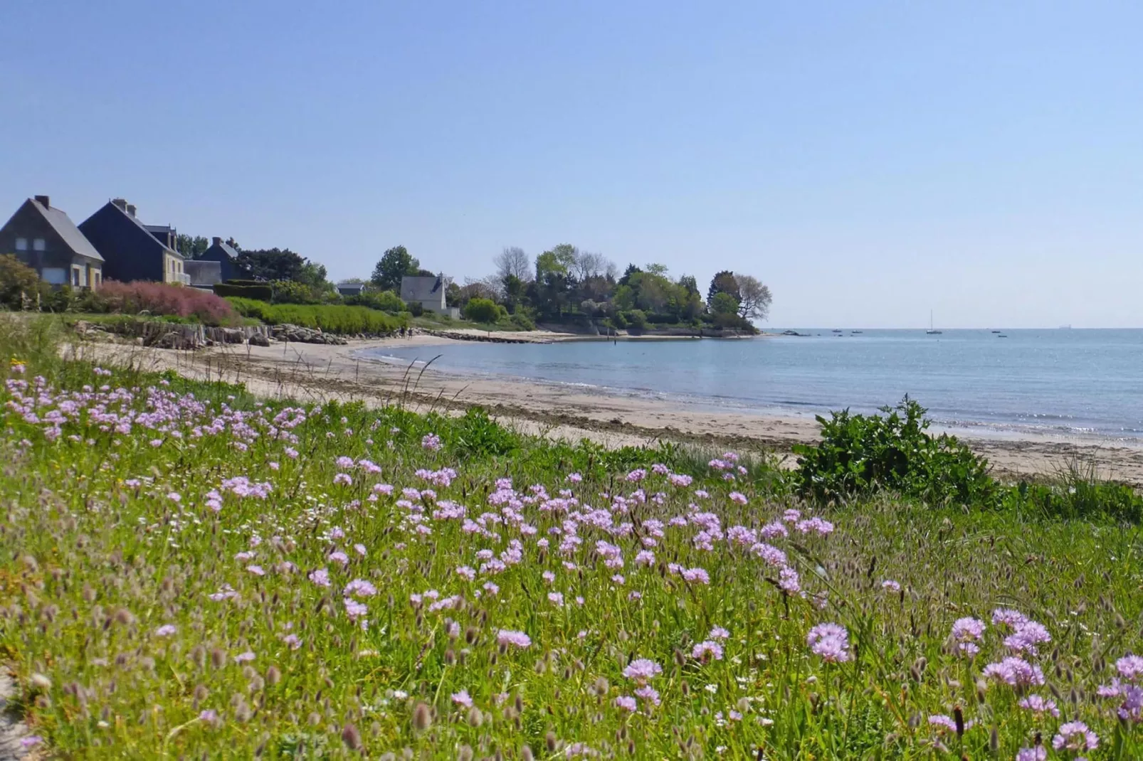 Semi-detached house Brucheville-Areas summer 5km