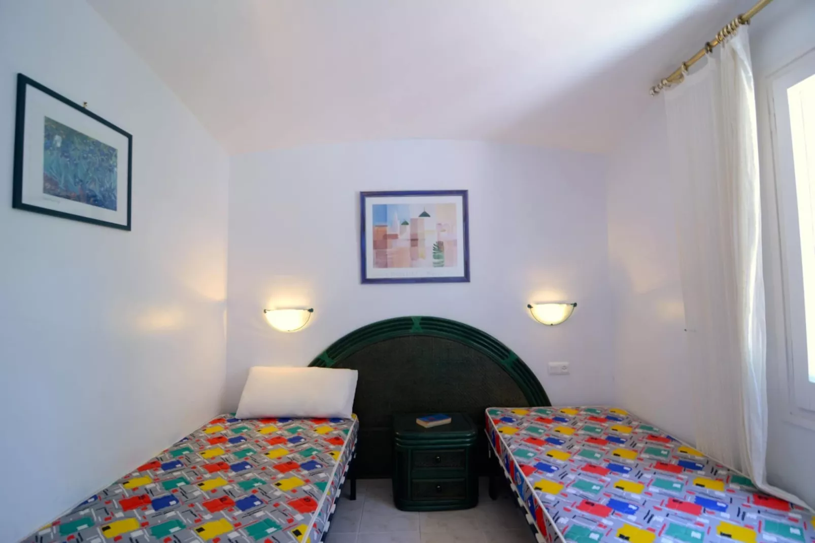 PLAÇA DELS POUS SUR-Bedroom