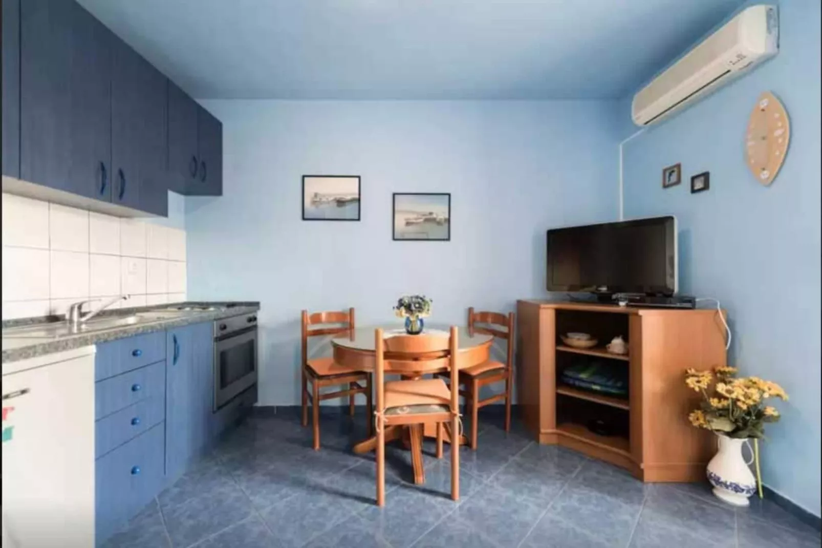 Villa Supetar Garden - Two Bedroom Apartment with Balcony-Living room