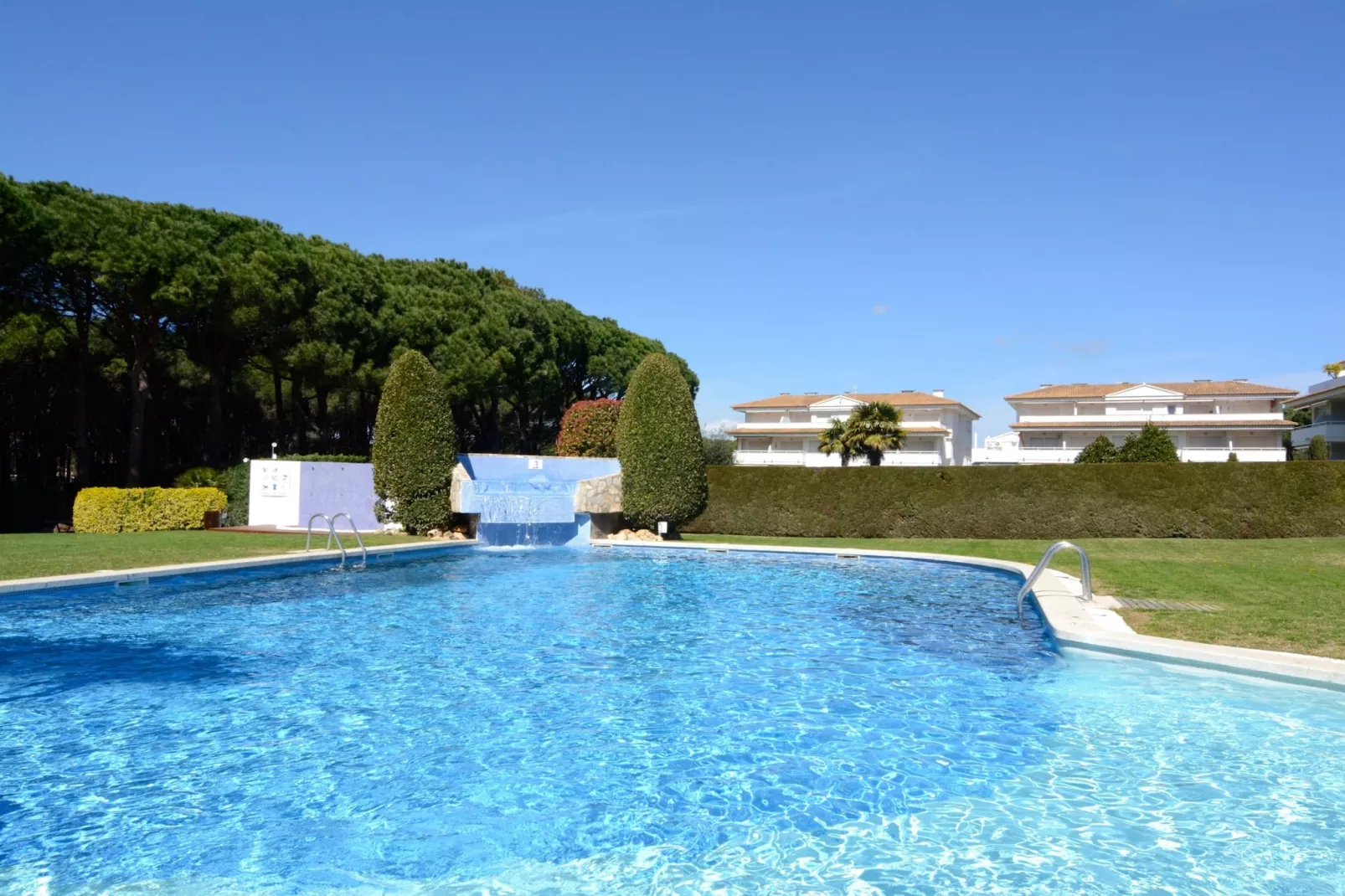 GREEN MAR F 202-Pool