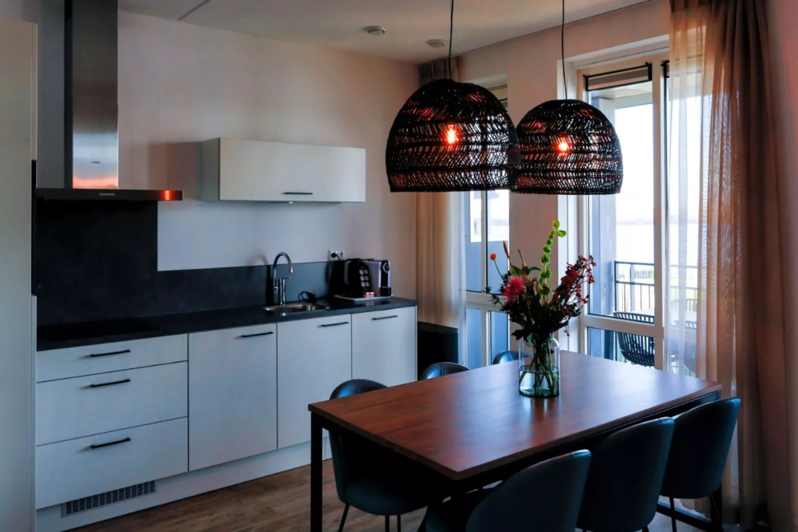 Lake View Penthouse 4p-Kitchen