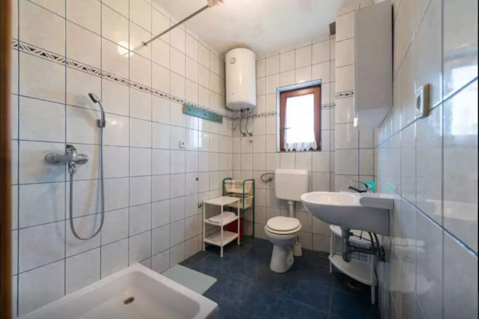Villa Supetar Garden - Two Bedroom Apartment with Balcony-Bathroom