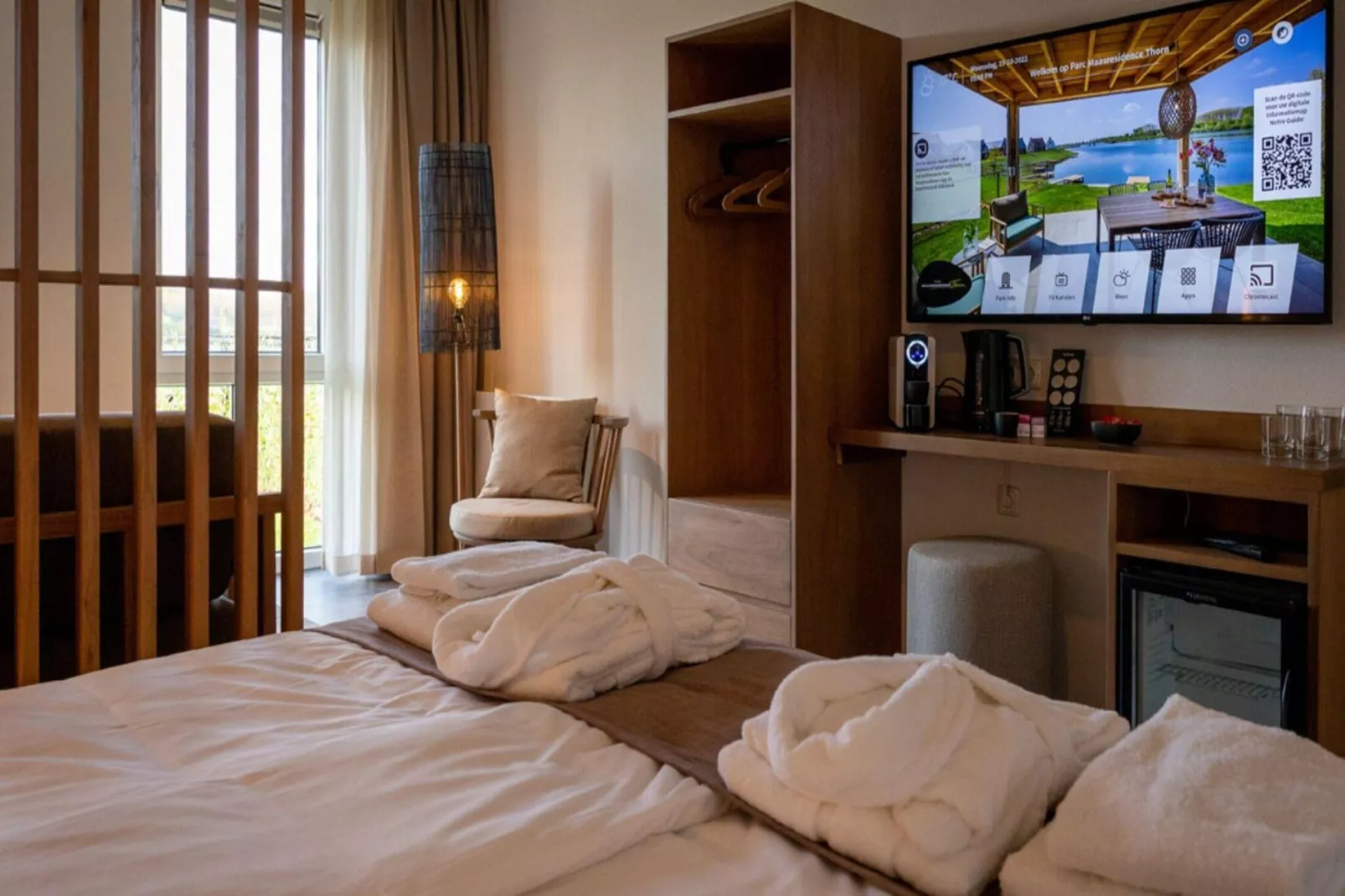 Lake View Penthouse 4p-Bedroom