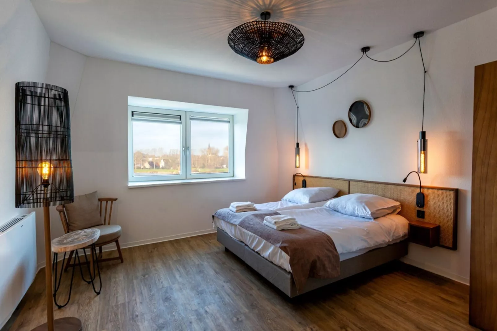Lake View Penthouse 4p-Bedroom