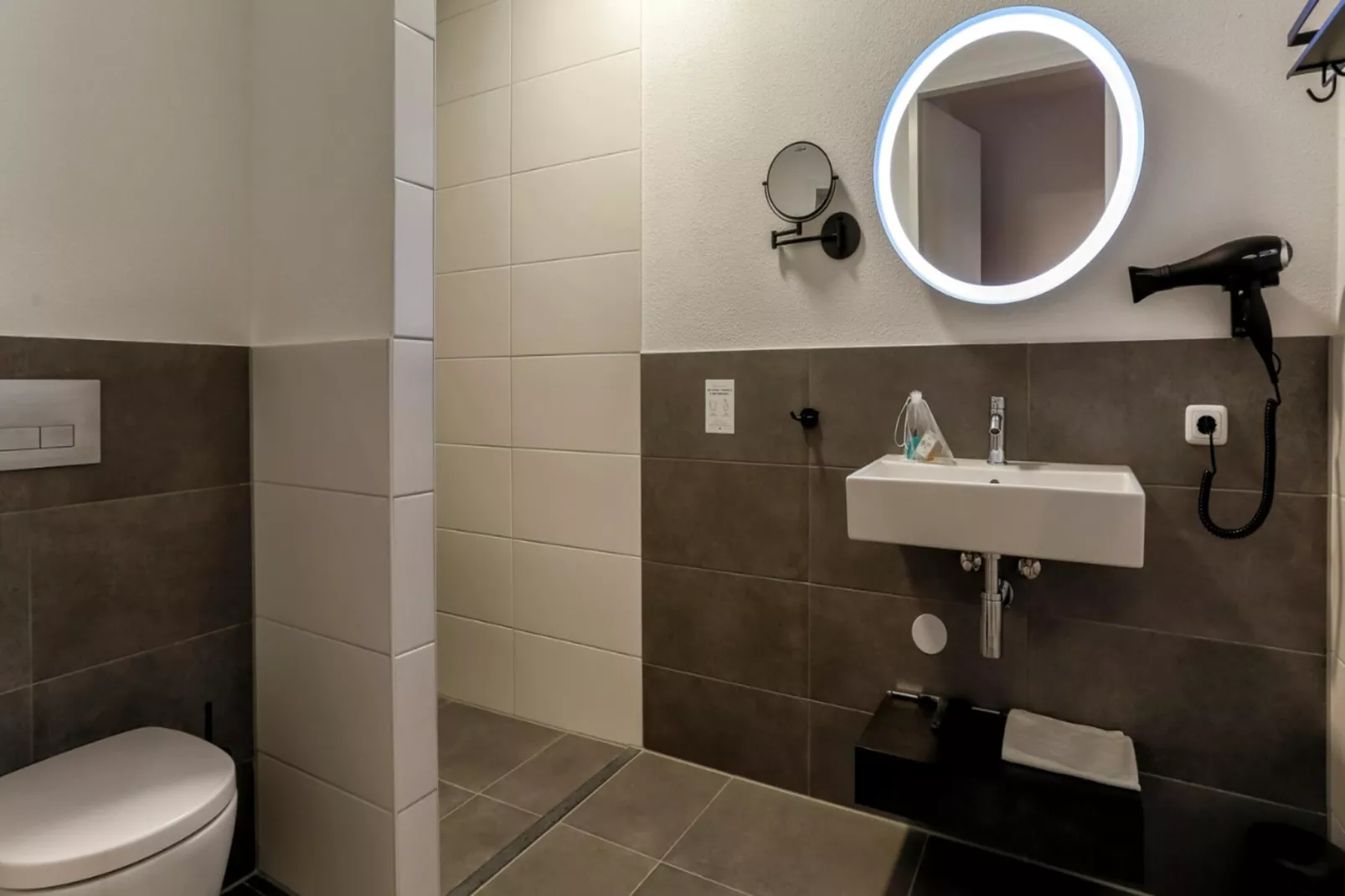 Lake View Penthouse 4p-Bathroom